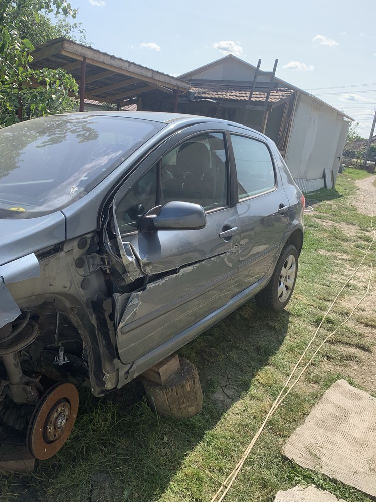 Vand sau dezmembrez peugeot 307