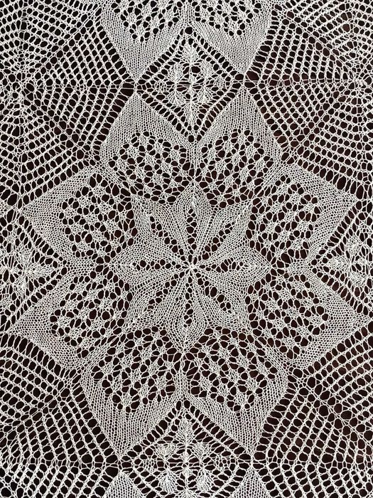 Ръчно,изплетена покривка