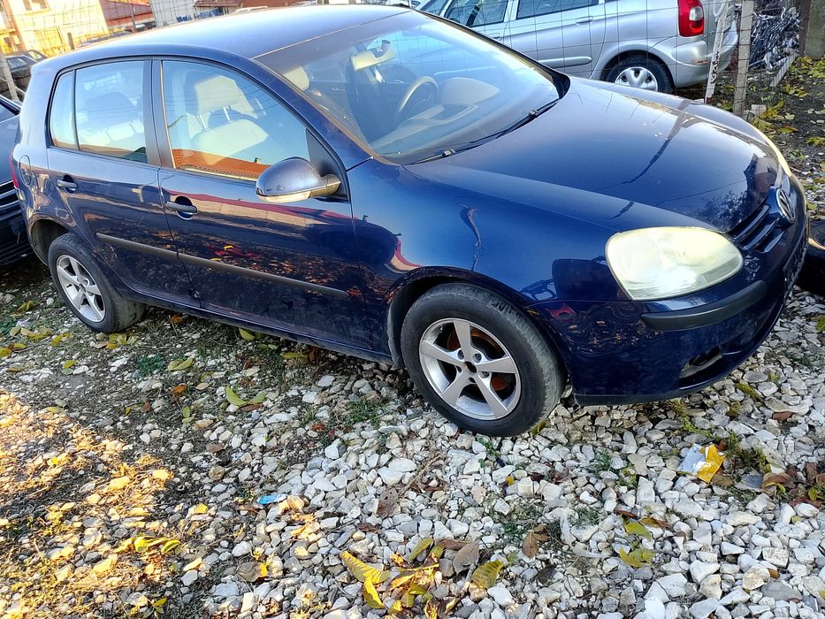 Продава се на части Volkswagen Golf 5 1.4 FSI бензин