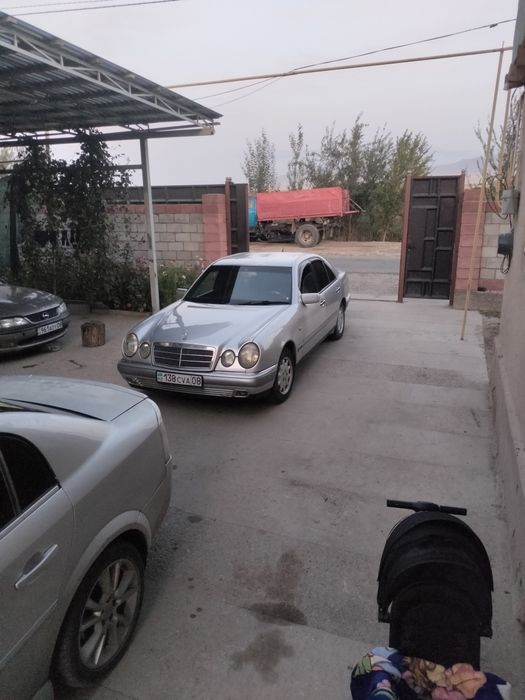 210 мерс 111мотор