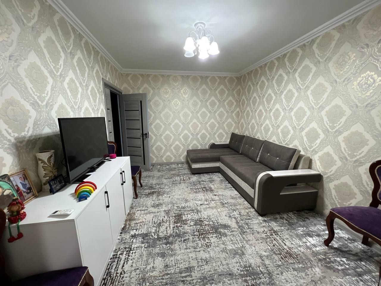 Продам 2-х комнатную квартиру 77-серия ,кирпич