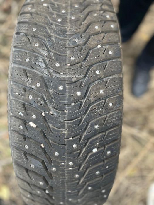 Продам зимнюю резину на 16 215/65
