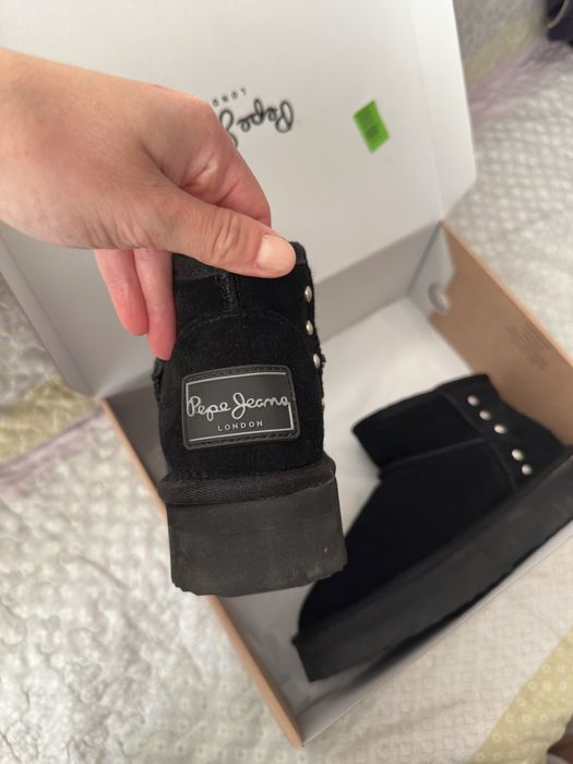 Черни велурени апрески Pepe Jeans