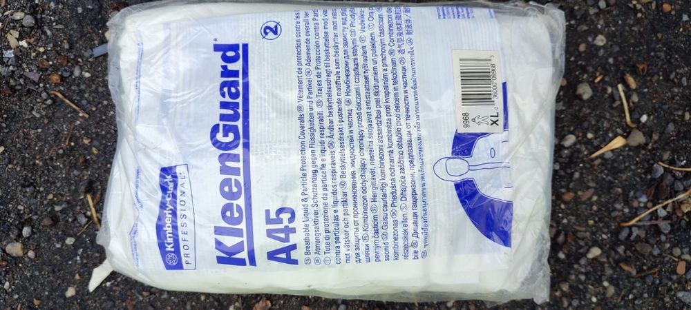 Echipament protecție combinezon și mănuși protectie