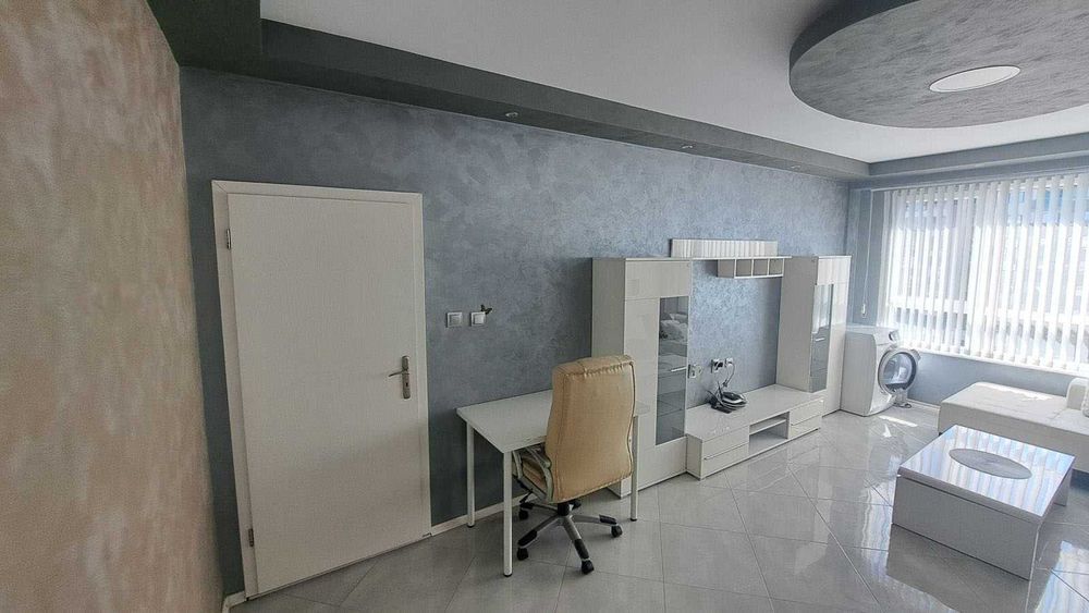 Дава се под наем Двустаен апартамент в София, Гоце Делчев - 60 кв.м за 612 € - Снимка #1