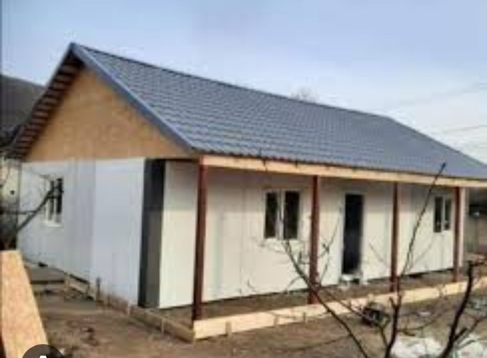vând case din structura metalică su panouri sandwich
