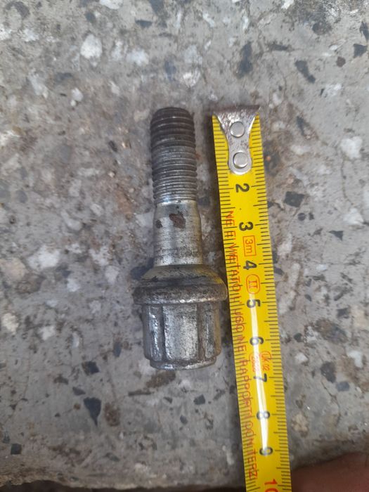 Секретни оригинални болтове за мерцедес w203 С класа 50 лв.