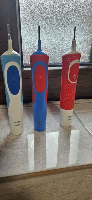 Periuțe de dinti copiii (2)adult 1 folosite în stare bună