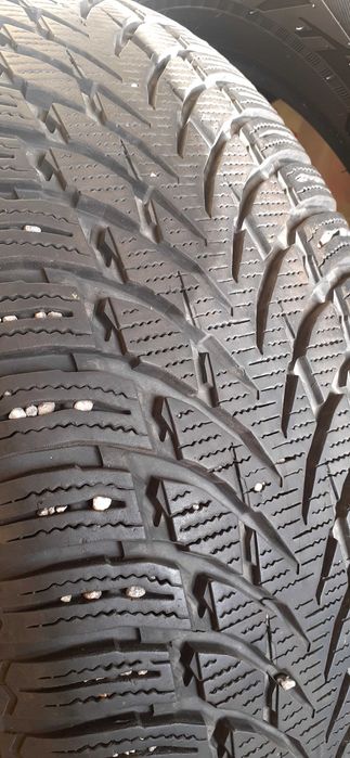 Vand 4 anvelope de iarna NOKIAN 235/55/R19 pret 300 lei buc.