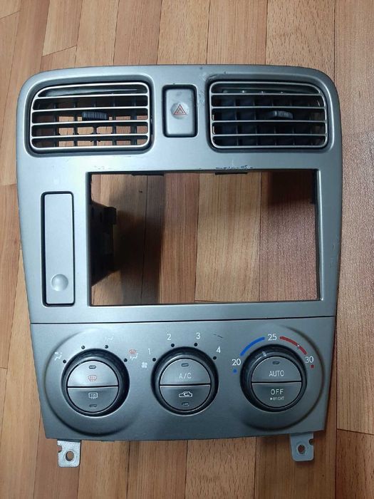 Продам Блок климат контролем и Рамка магнитолы Subaru Forester SG5