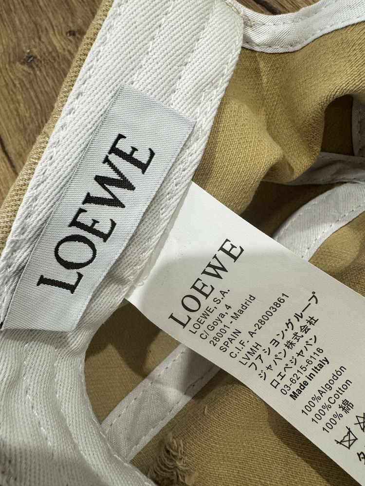 Продам 2 кепки новые loewe