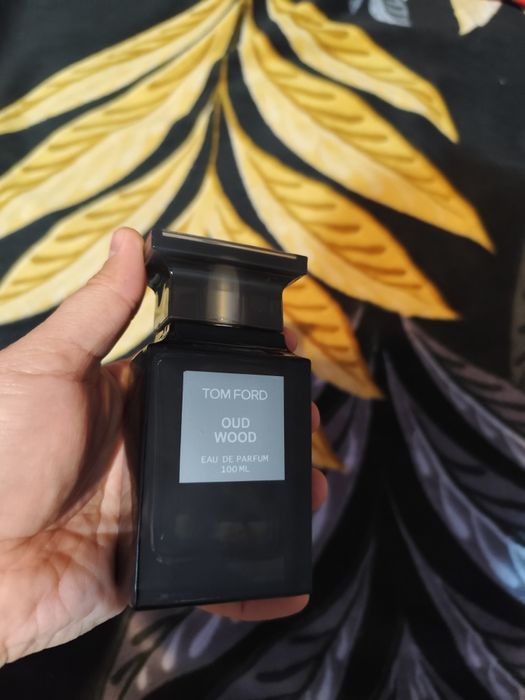 Vând parfum Tom Ford