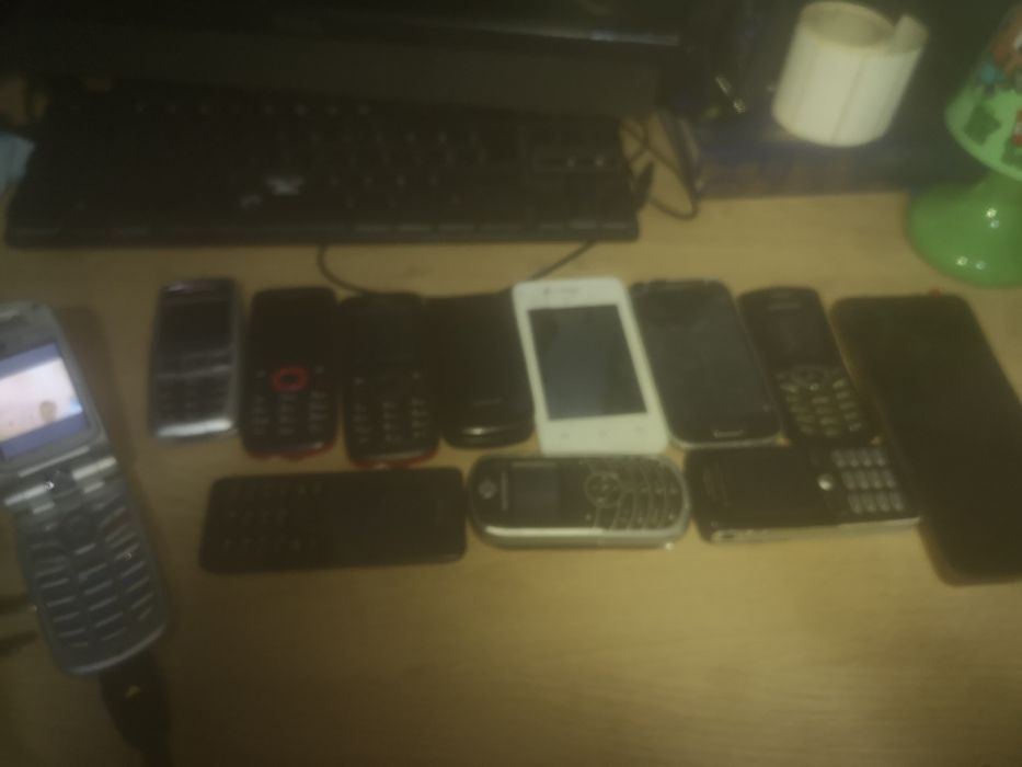 Lot telefone: samusng,lg,siemenis,mobiwire, de piese (475 toate)