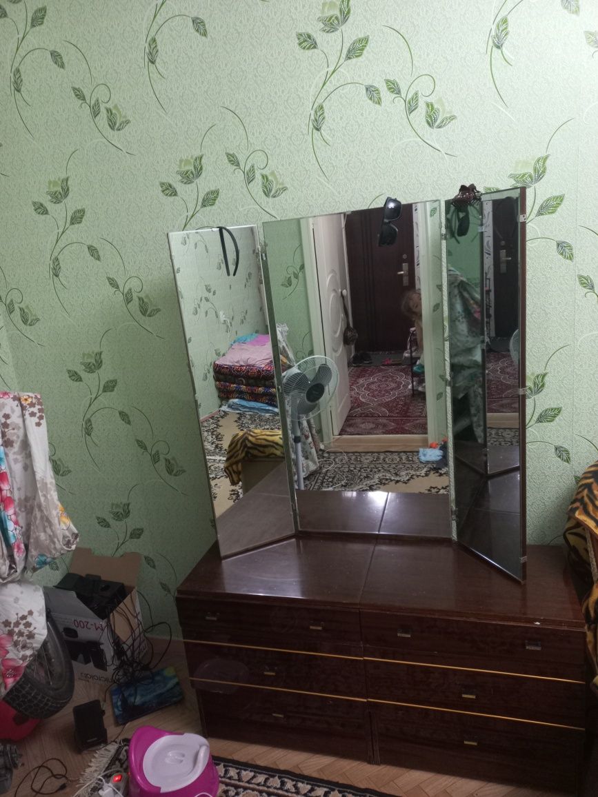 Продаётся трюмо в хорошем состоянии