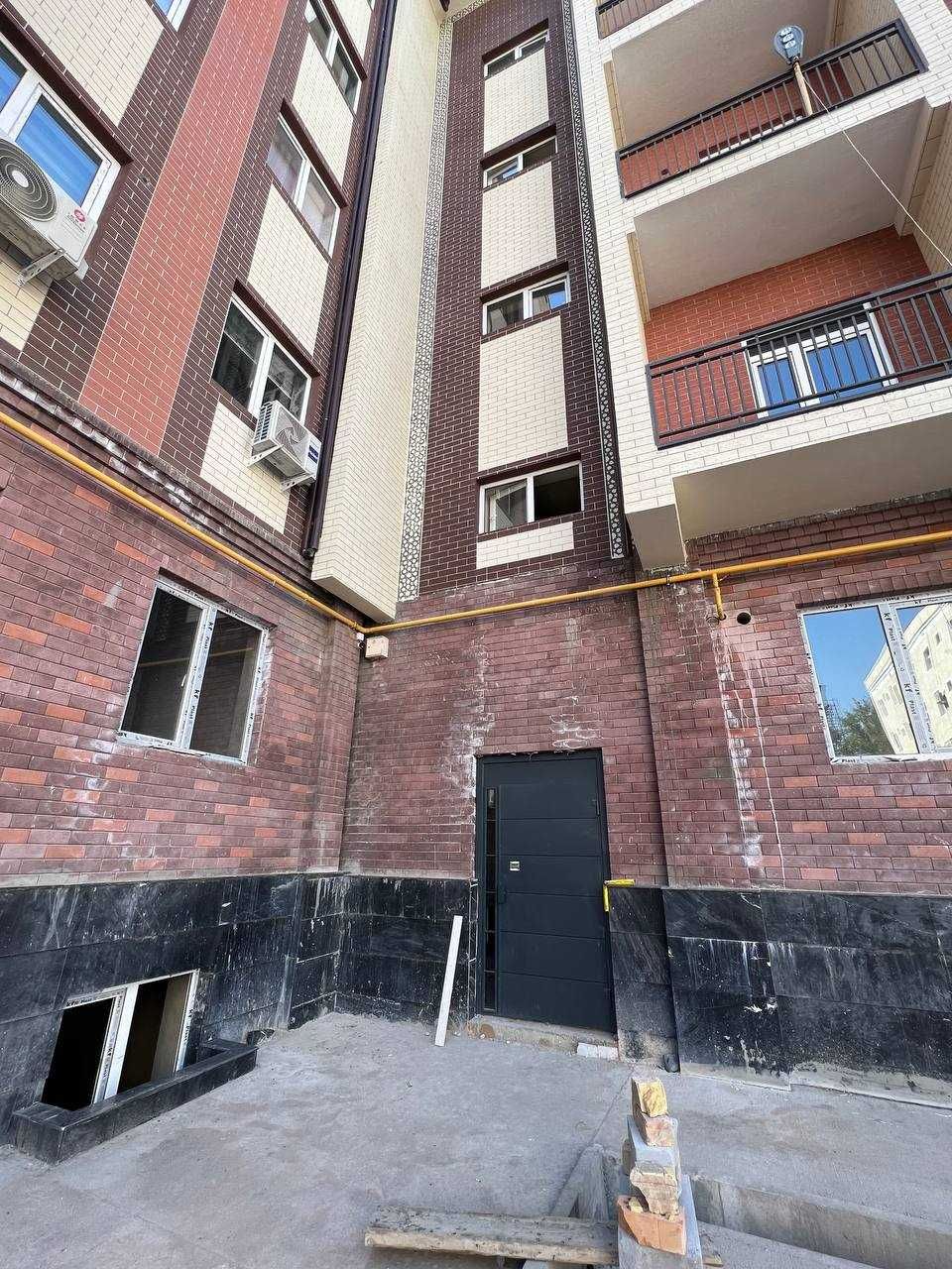 Продам свою новую квартиру 90 кв м с подвалом 70 кв.м..