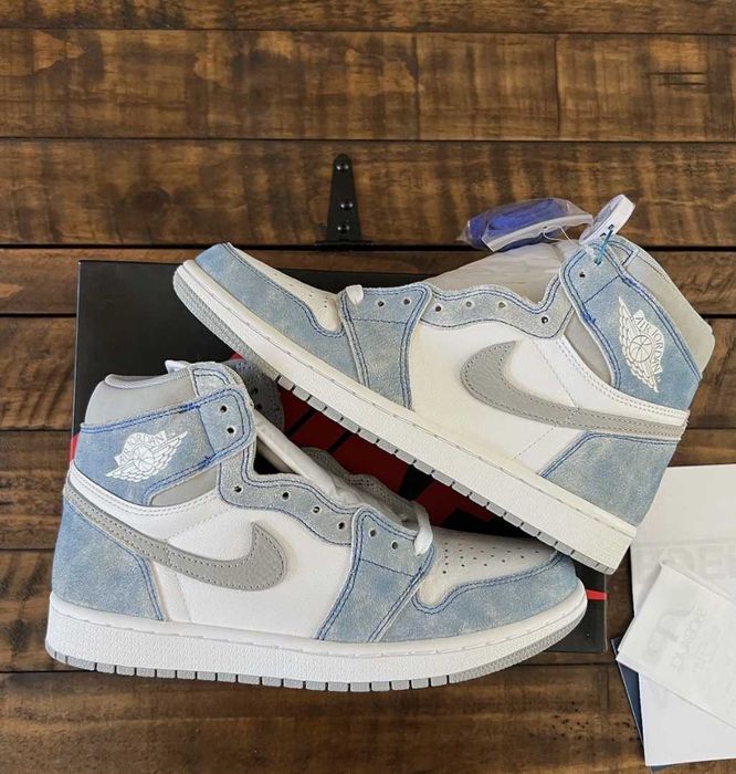 *SALE* Jordan 1 Hyper Royal - verificare colet