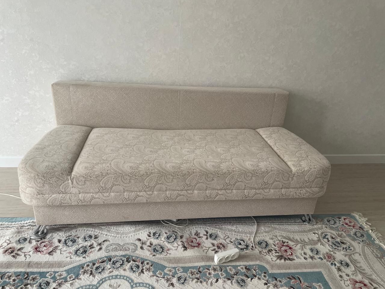 Продаётся диван в хорошем состоянии,