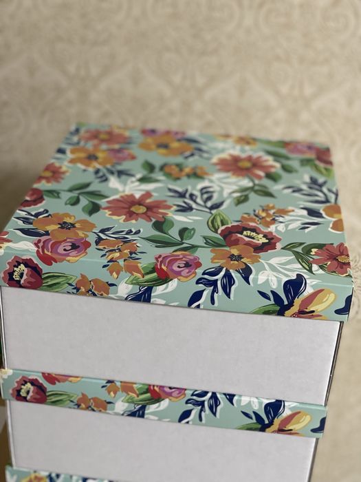 Подарочная коробка 25*25*10см