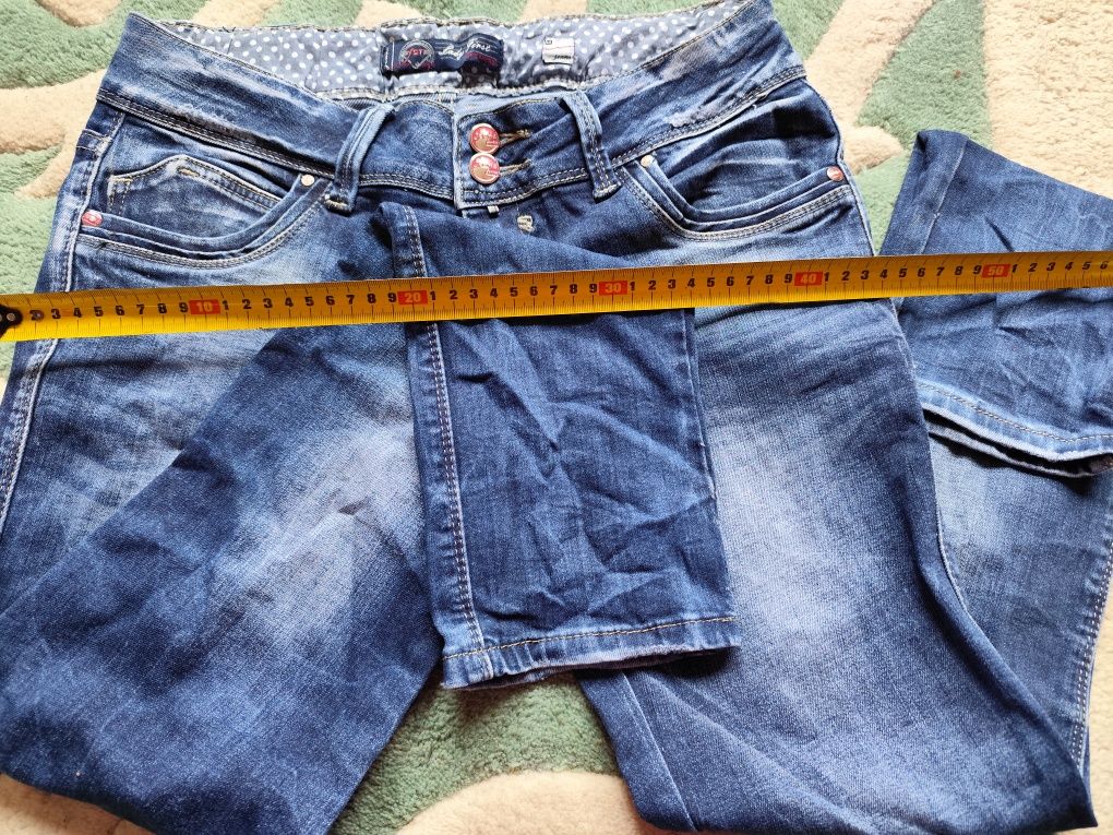 Дамски дънки М и Л, Signature by Levi's и др.