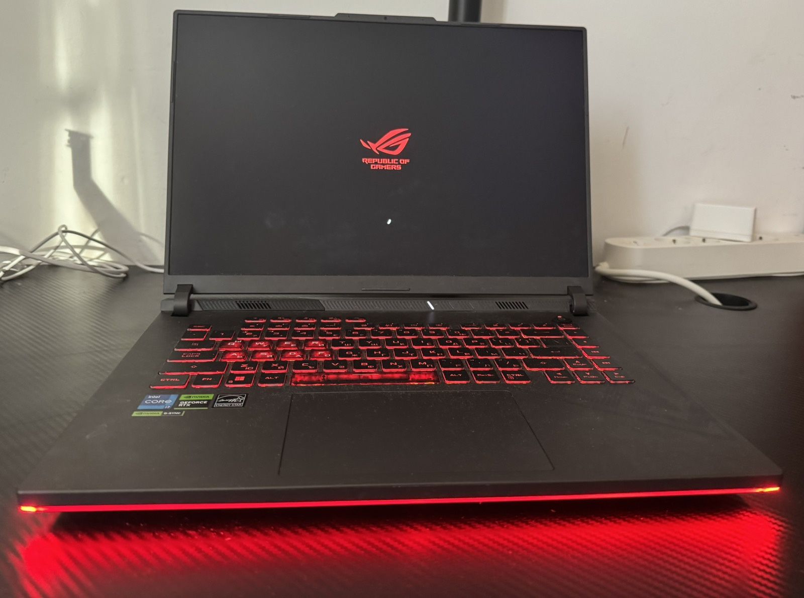 Геймърски Лаптоп и Монитор ASUS