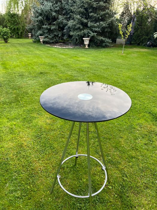 Masuta din sticla cu picioare din inox