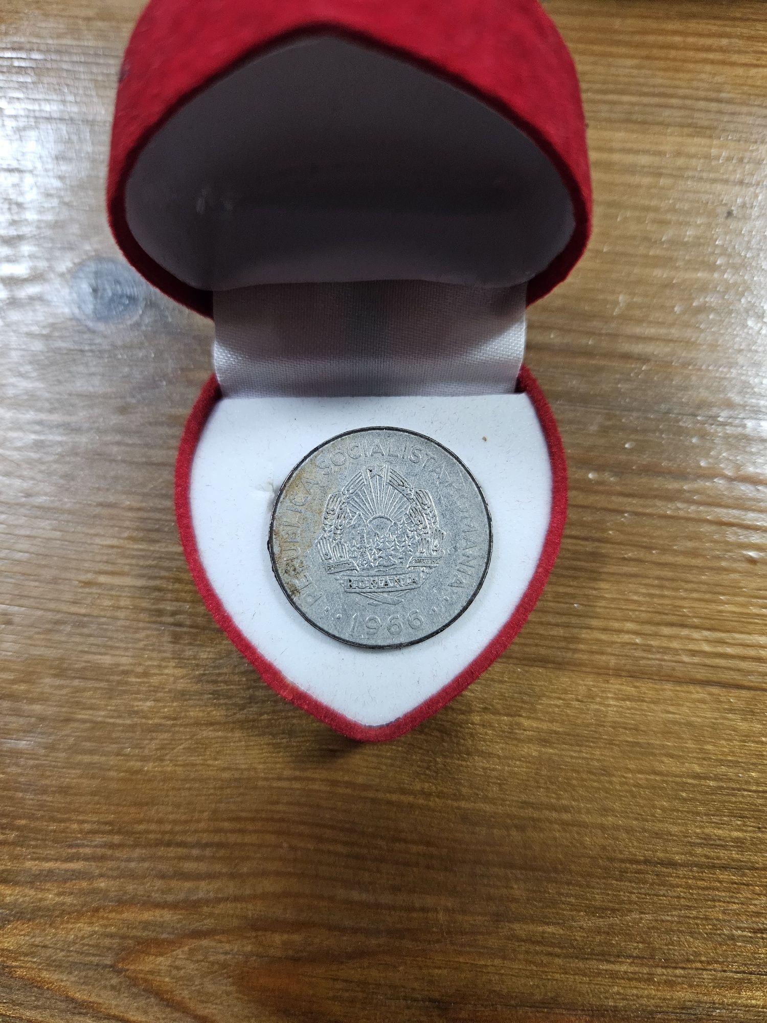 Vând monedă de colecție din 1966-1 leu-Republica Socialistă România