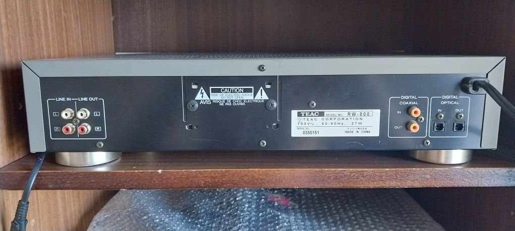 CD-проигрыватель  TEAC  .