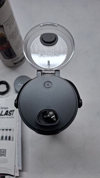 Блендер,шейкър смути Ninja Blast BC151EUBKEU, Безжичен,5v,0.530мл.