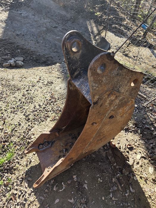 Cupa buldoexcavator 30