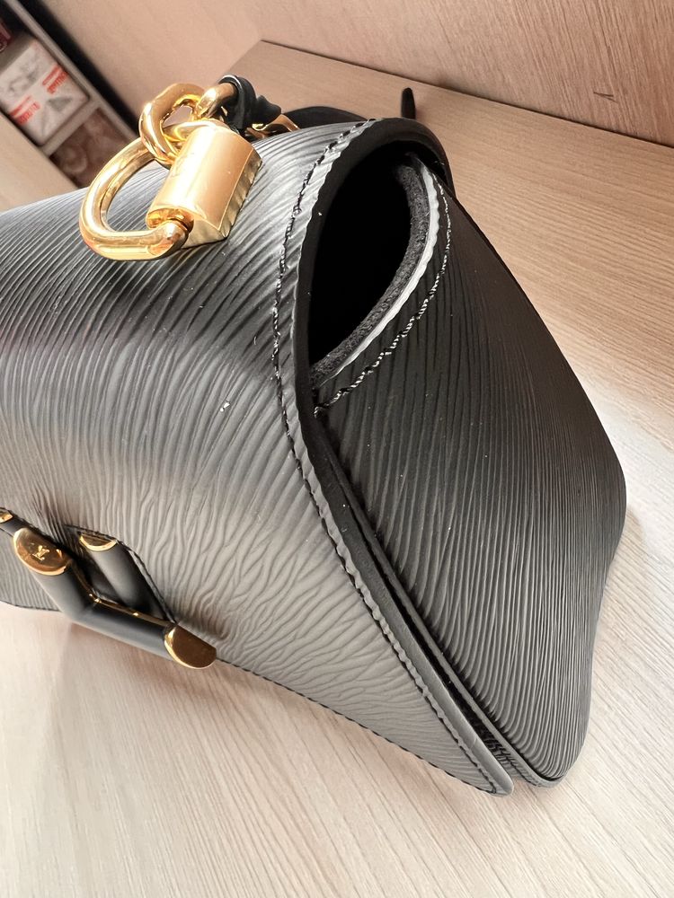 Продаю оригинальную сумку Louis Vuitton Twist MM