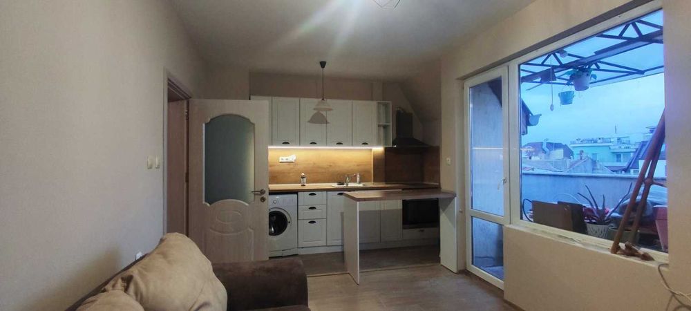 Tристаен апартамент под наем Централна поща Бенковска