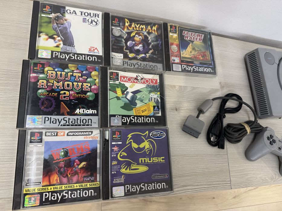 Sony PlayStation 1 SCPH-1002 complet + 7 jocuri + pistol Sony Namco