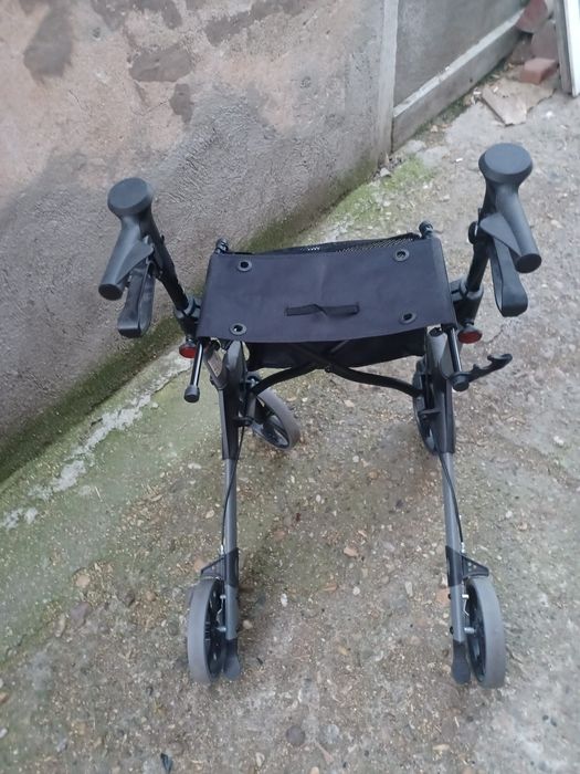 Vând cadru stil cărucior cu scaun