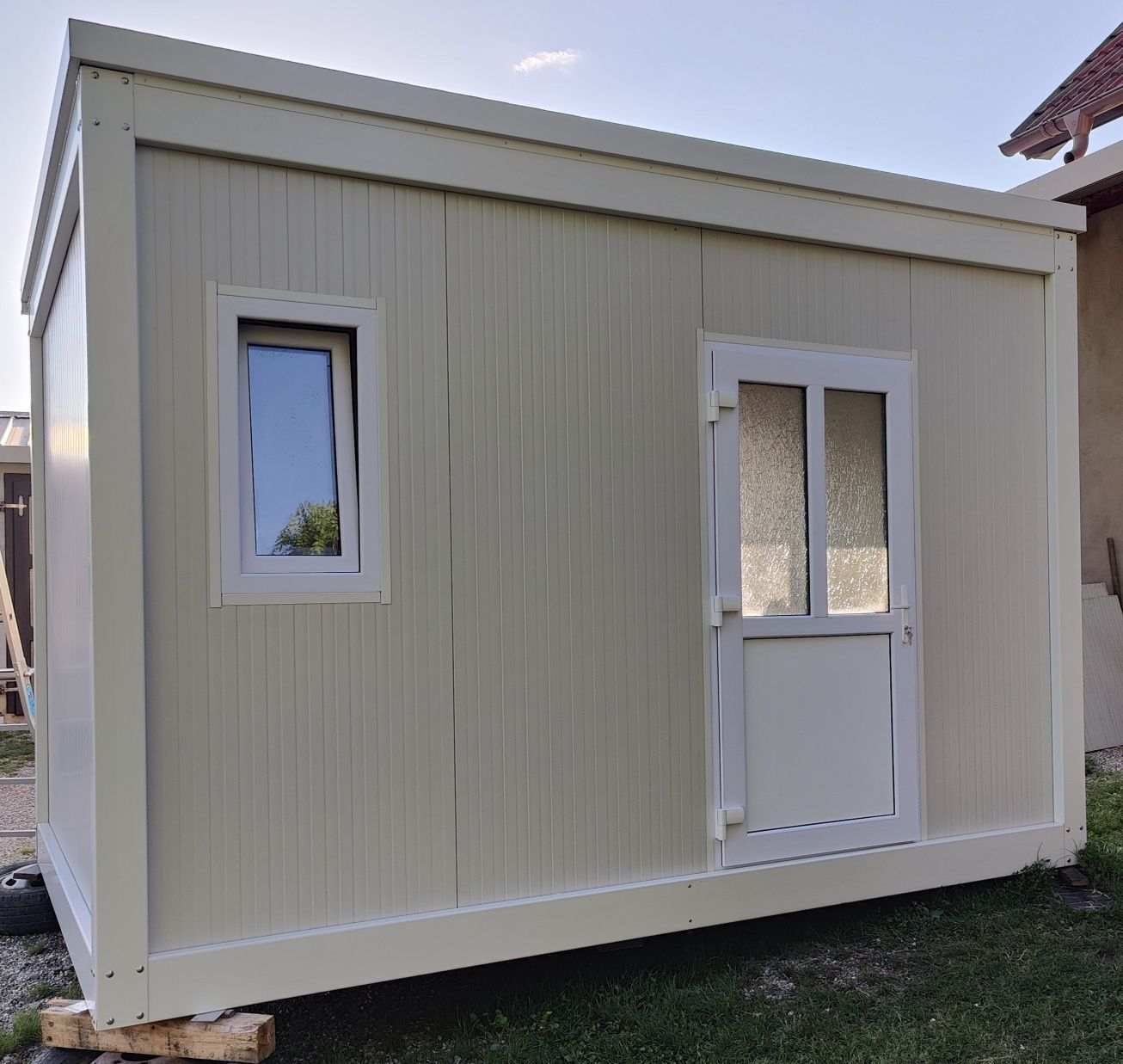 Vând containere structura