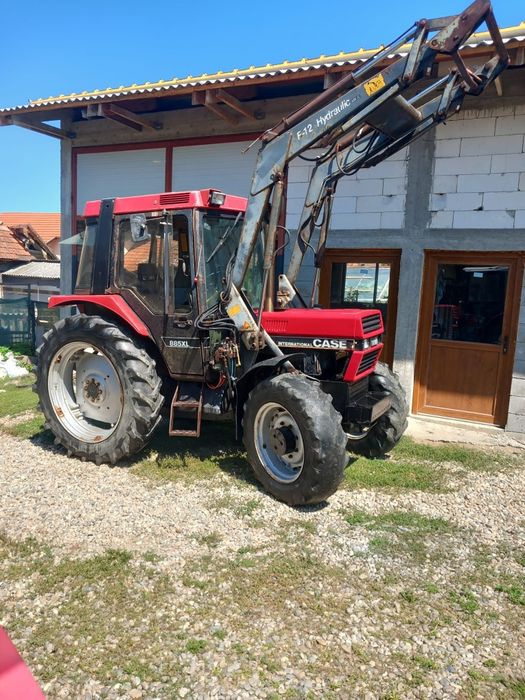 Case international 885 xl cu încărcător frontal