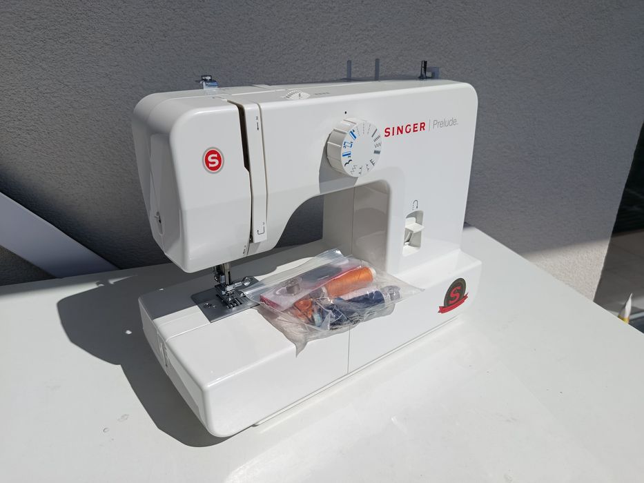 Mașina de cusut Singer Prelude 1408