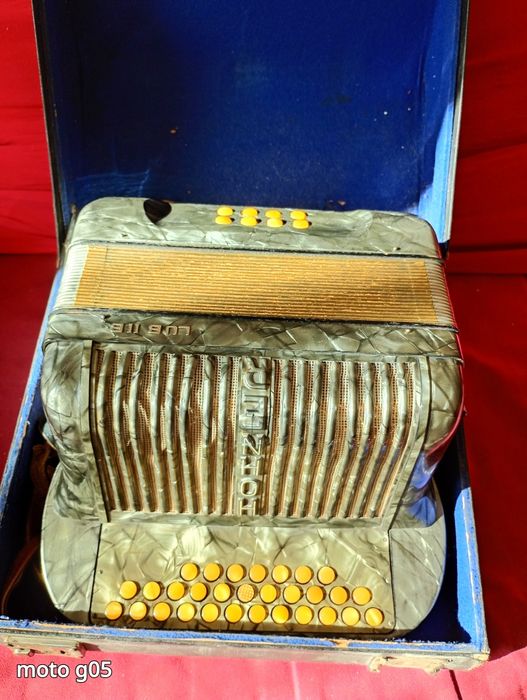 Стар акордеон HOHNER