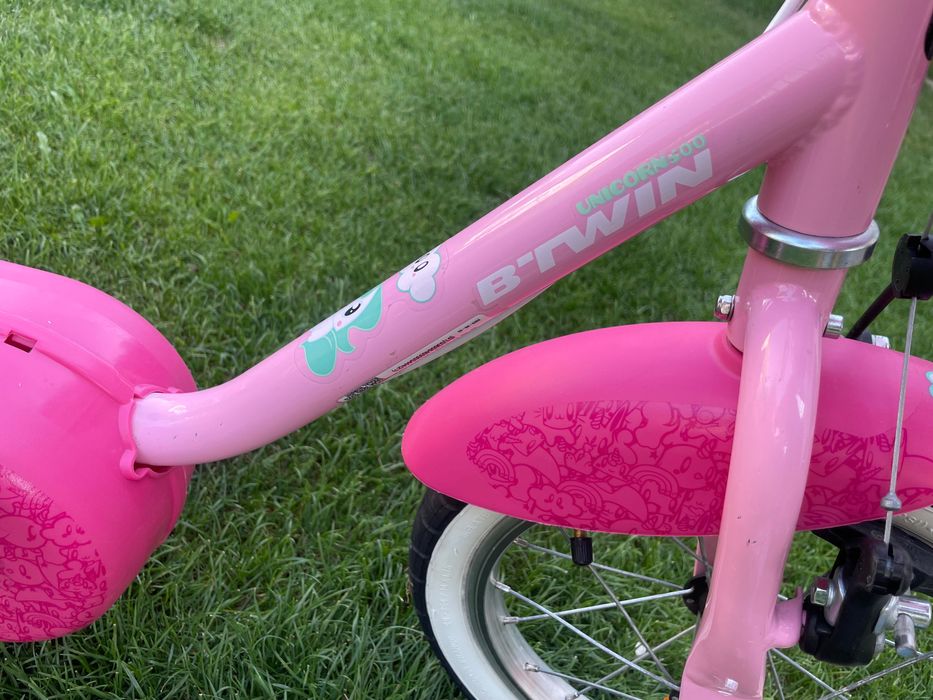 Bicicleta Btwin roz ,cu accesorii