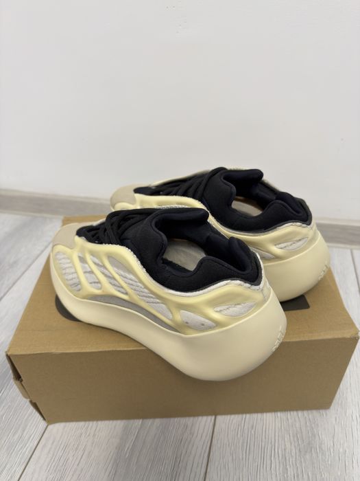 Yeezy 700 Azael Full Box
