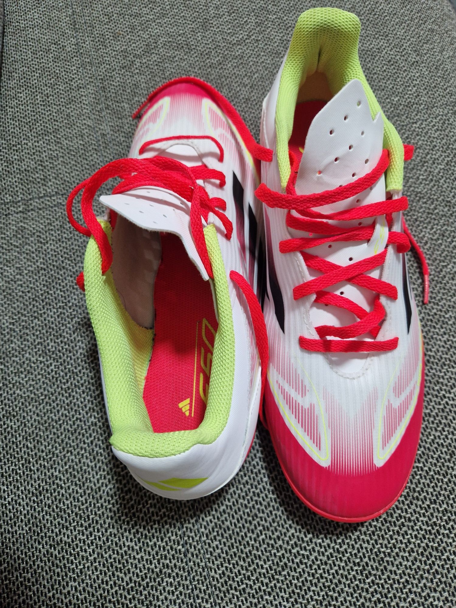 Vand papuci fotbal sintetic Adidas F50