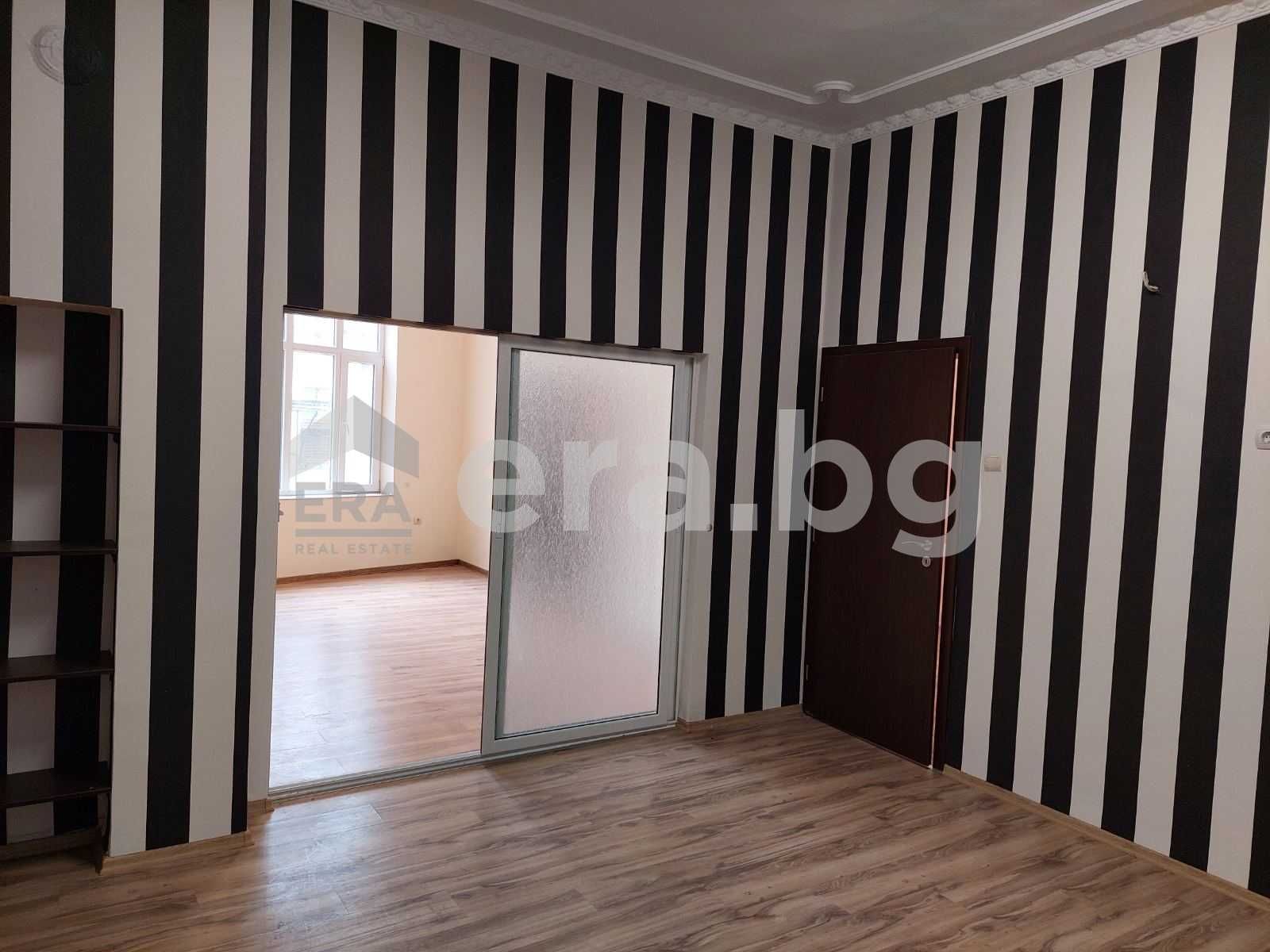 Офис в идеален център за под наем