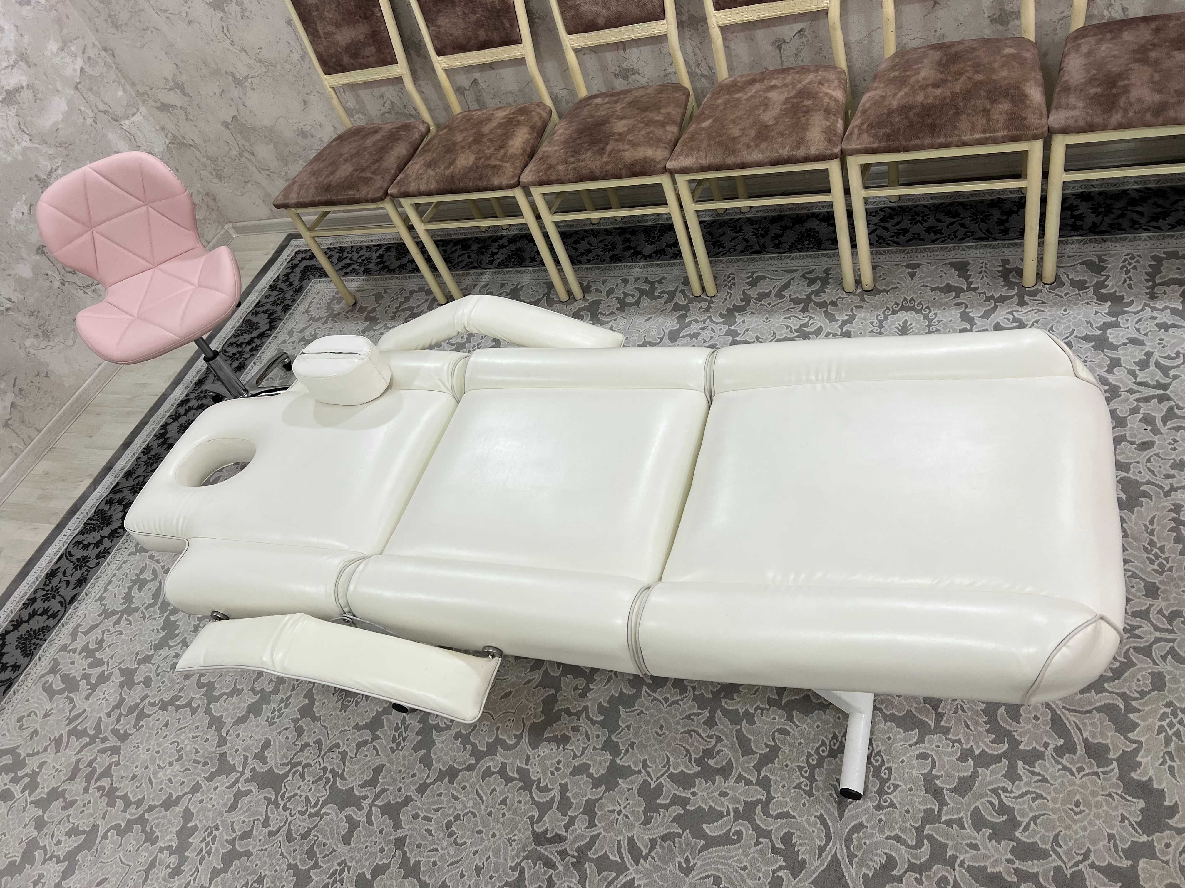 Продаю массажную кушетку-кресло, почти новое.