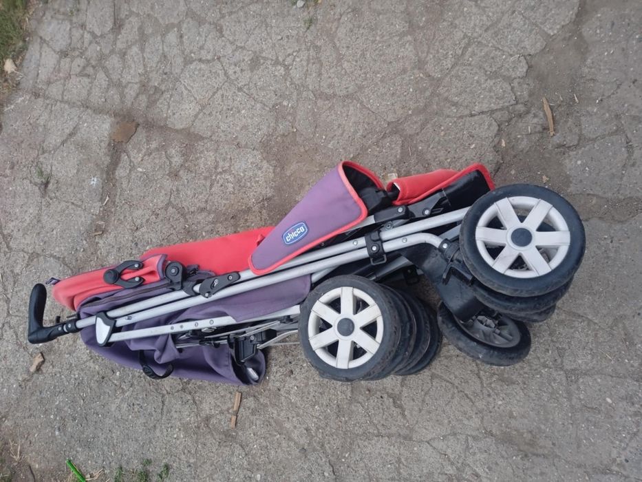 Cărucior chipolino cu poziție de dormit și șezut
