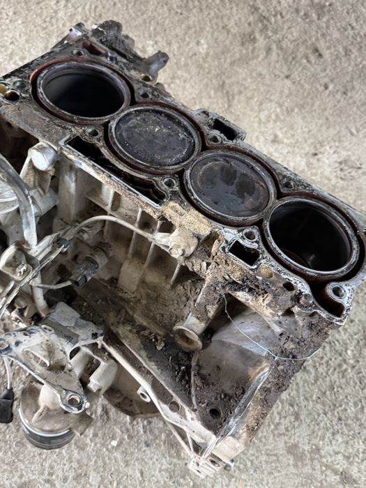 Продам мотор с головкой на киа соренто 2 xm.  2013 гв