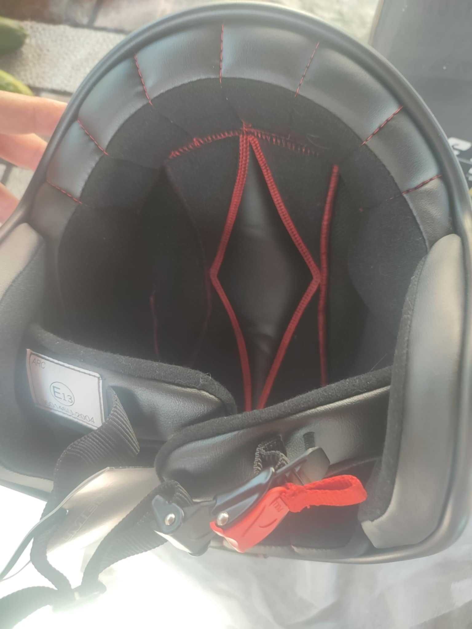 Каска MT Helmets