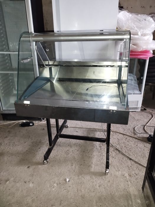 Мобилна хладилна витрина