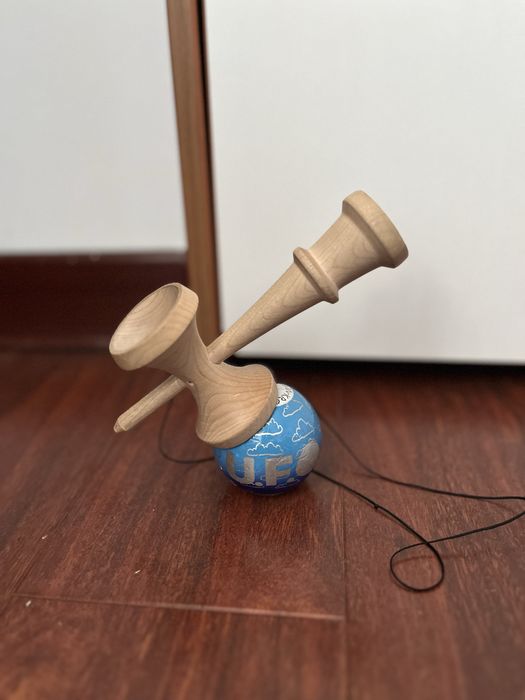 Kendama UFO KROM