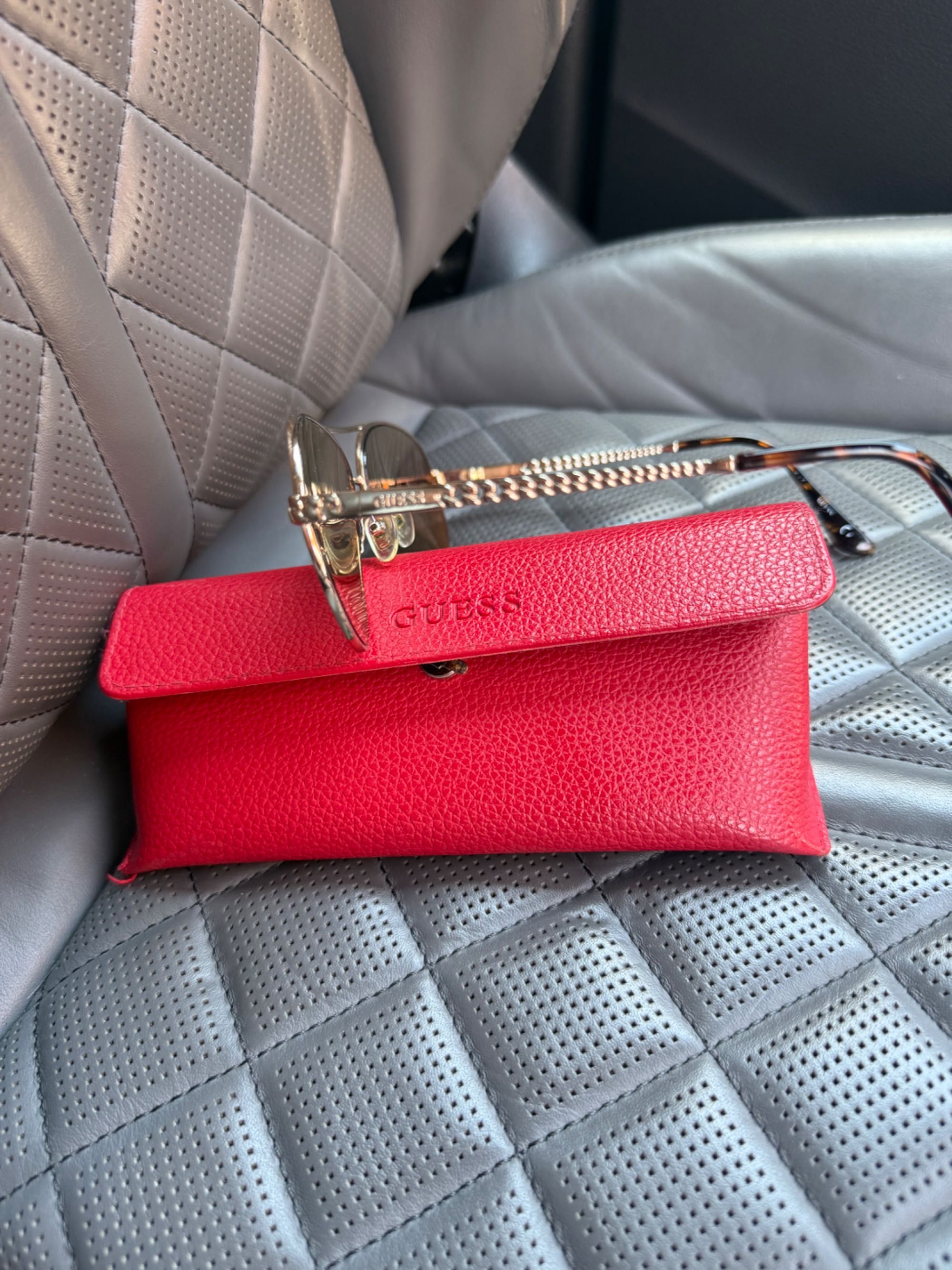 Дамски слънчеви очила Guess