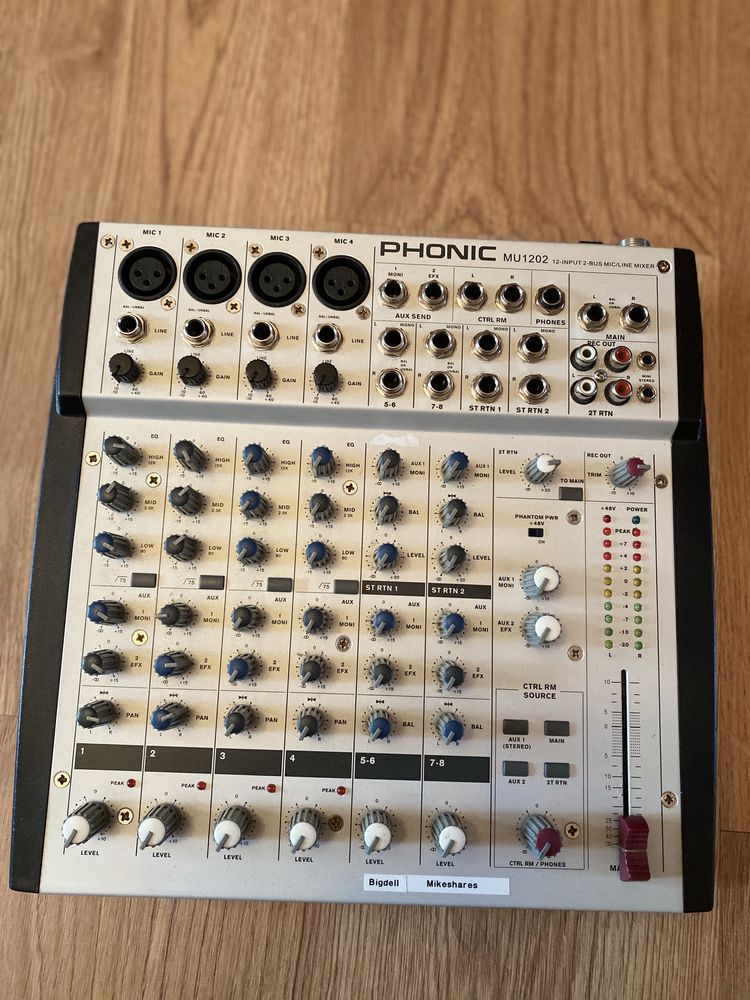 Vând mixer audio