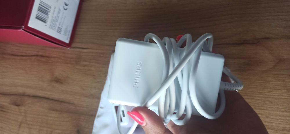 Фотоепилатор Philips Lumea IPL 8000 Series BRI947